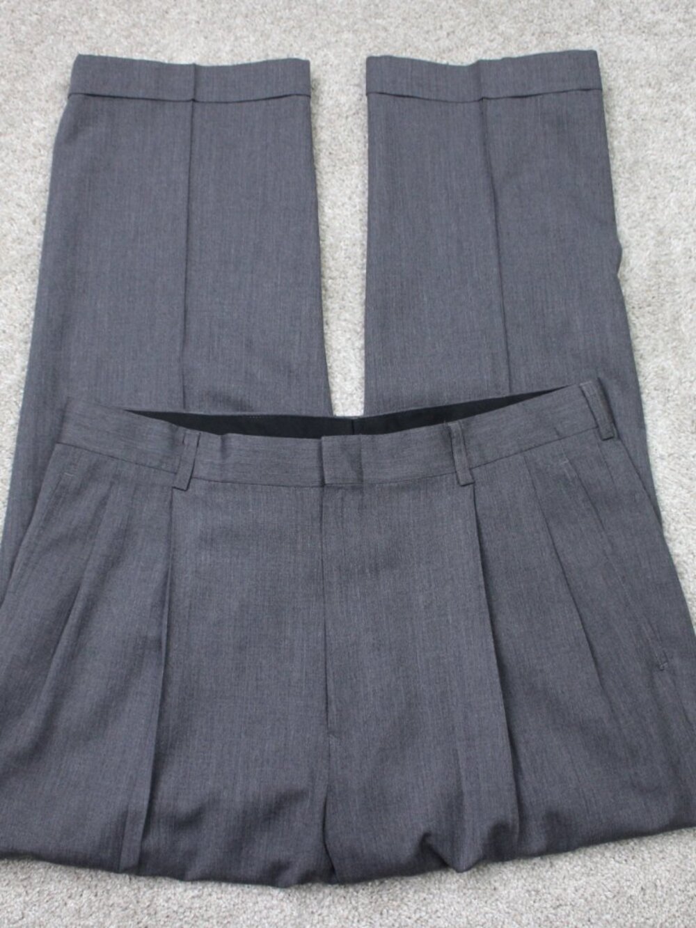 Jos. A. Bank Pants Mens 33x29 Gray 100%  Wool Pleated Cuffed Traveler Collection